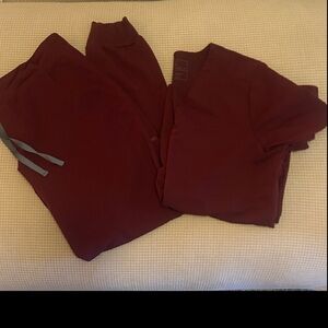 FIGS Burgundy Scrub Set